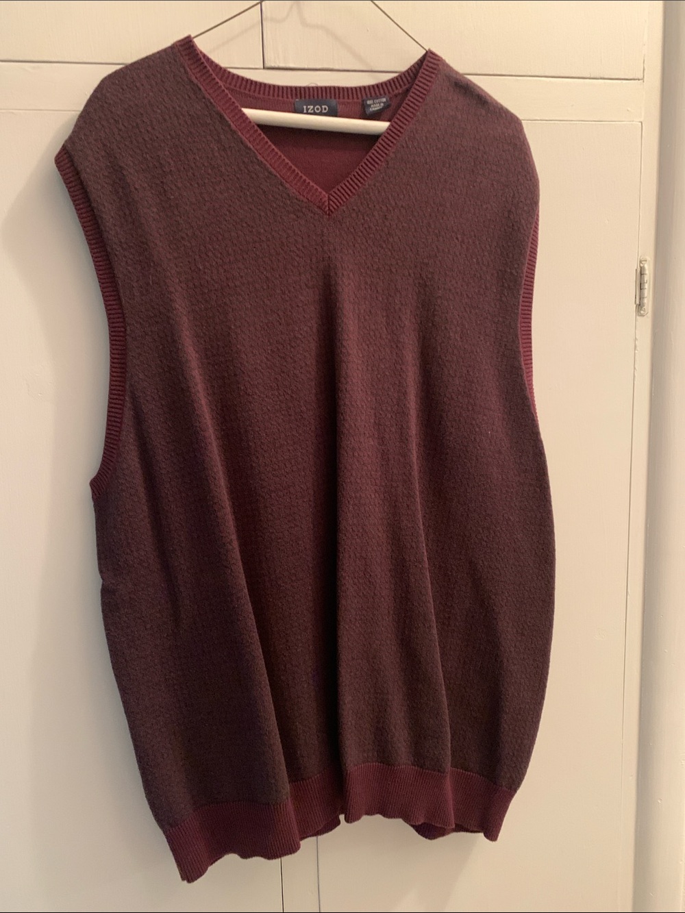 Izod Men's V-Neck Sleeveless Sweater Vest in Deep Burgundy